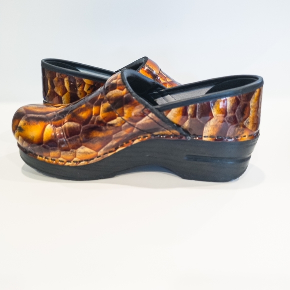 Dansko Womens Tiger Eye Leather Professional Shoes Clogs Size 6.5 - Picture 11 of 16